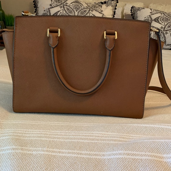 Michael Kohrs MK Selma Large Crossbody/Tote - Picture 4 of 5